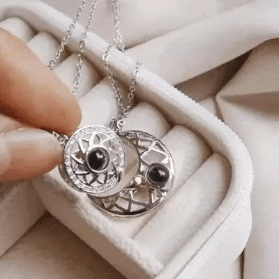 💞 Collar Unisex Magnético Sol y Luna 2x1 Proyección “Te Amo” en 100 Idiomas 💞