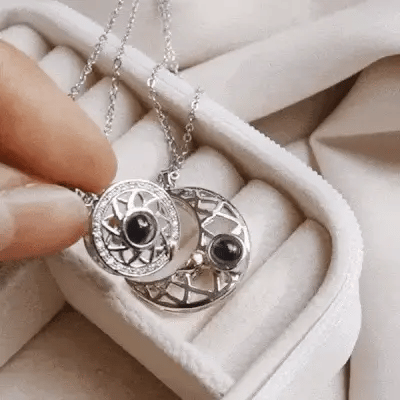 💞 Collar Unisex Magnético Sol y Luna 2x1 Proyección “Te Amo” en 100 Idiomas 💞