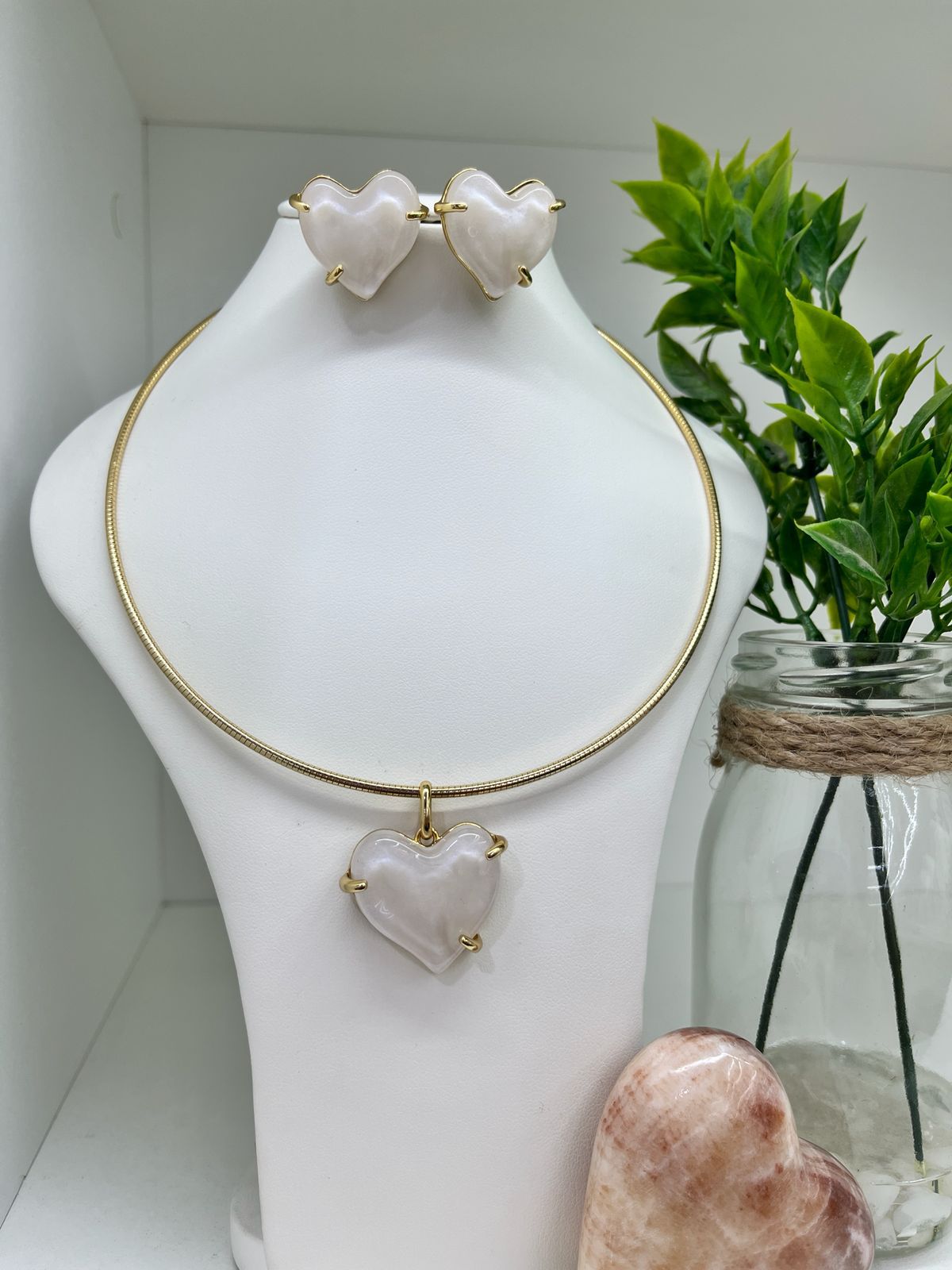 ✨ Set Corazón Blanco – Gargantilla y Aretes con Acabado en Oro ✨